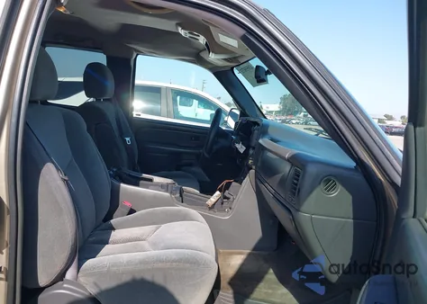 2004 Chevrolet Silverado C1500 из США, поврежденный, VIN 1GCEC19T74Z153038